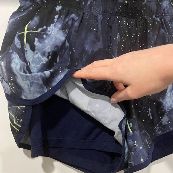 New Balance athletic shorts with built-in fitted shorts - Picture 3 of 4